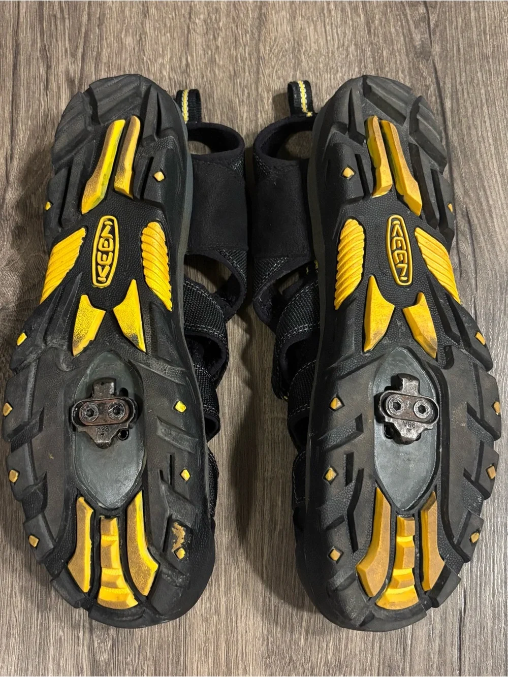 Keen black yellow